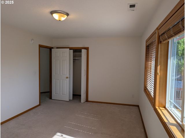 31811 Nw BELGIUM Ct, North Plains, OR 97133