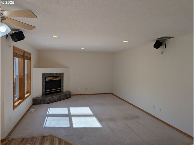 31811 Nw BELGIUM Ct, North Plains, OR 97133