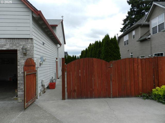 31811 Nw BELGIUM Ct, North Plains, OR 97133