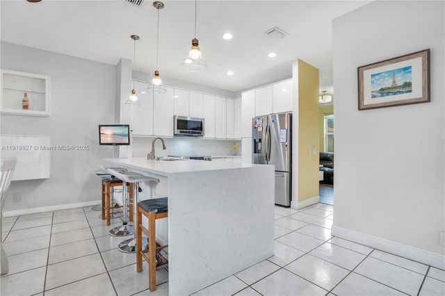 636 Sand Creek Cir, Weston, FL 33327