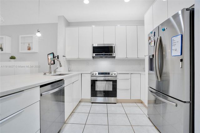 636 Sand Creek Cir, Weston, FL 33327