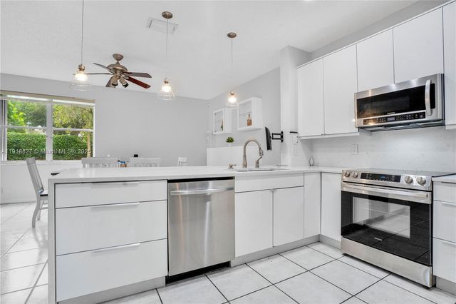 636 Sand Creek Cir, Weston, FL 33327