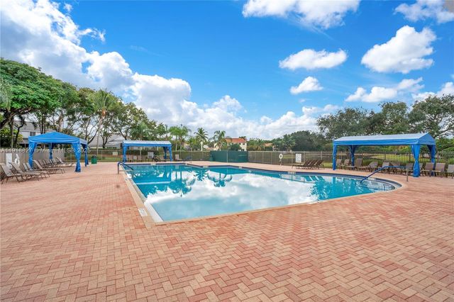 636 Sand Creek Cir, Weston, FL 33327