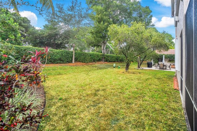 636 Sand Creek Cir, Weston, FL 33327