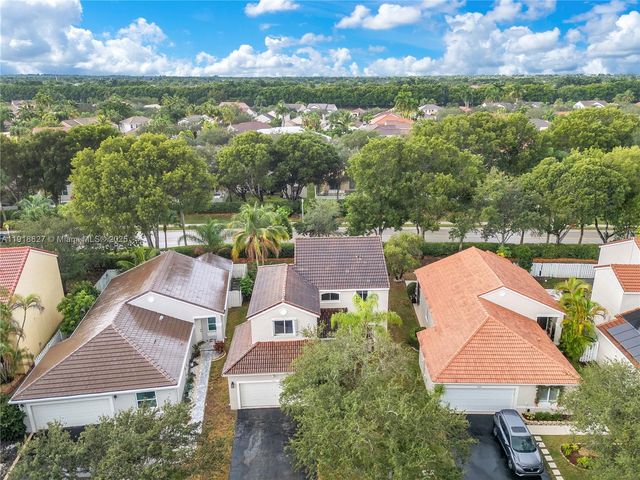 636 Sand Creek Cir, Weston, FL 33327
