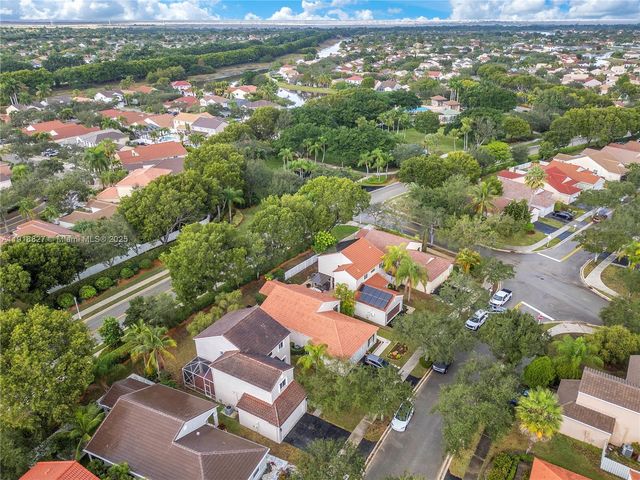 636 Sand Creek Cir, Weston, FL 33327