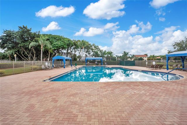 636 Sand Creek Cir, Weston, FL 33327