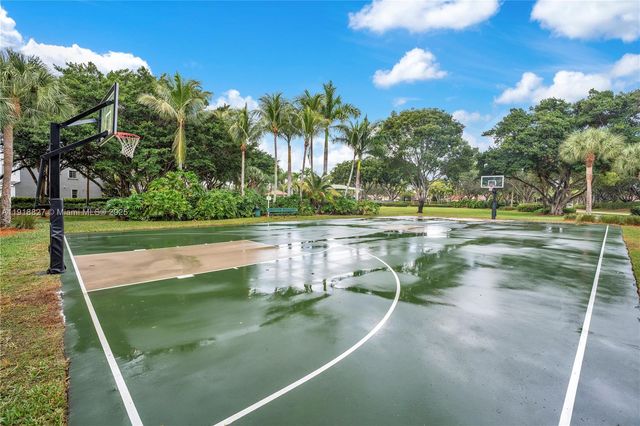 636 Sand Creek Cir, Weston, FL 33327