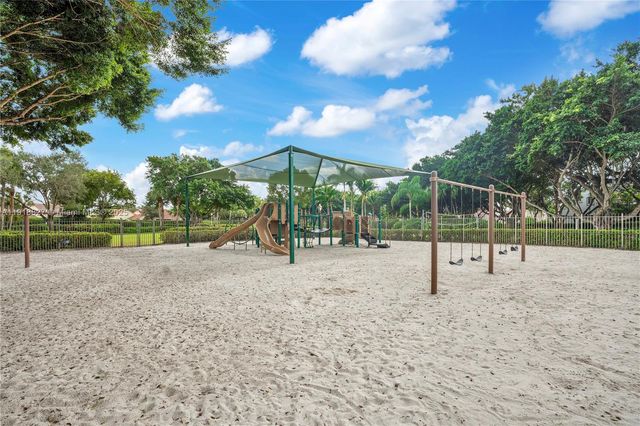 636 Sand Creek Cir, Weston, FL 33327