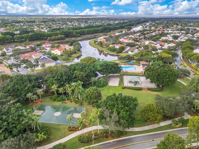 636 Sand Creek Cir, Weston, FL 33327