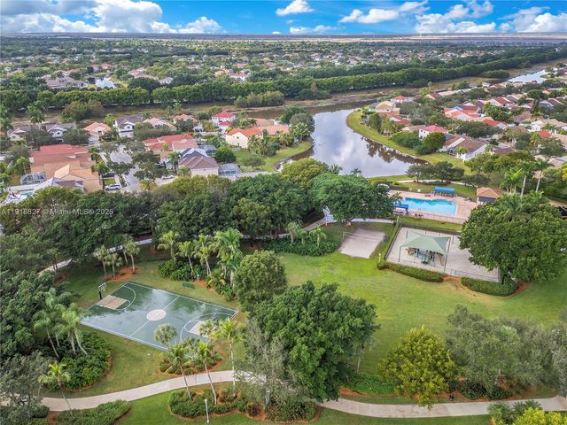 636 Sand Creek Cir, Weston, FL 33327