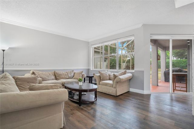 636 Sand Creek Cir, Weston, FL 33327