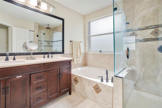 636 Sand Creek Cir, Weston, FL 33327