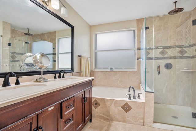 636 Sand Creek Cir, Weston, FL 33327