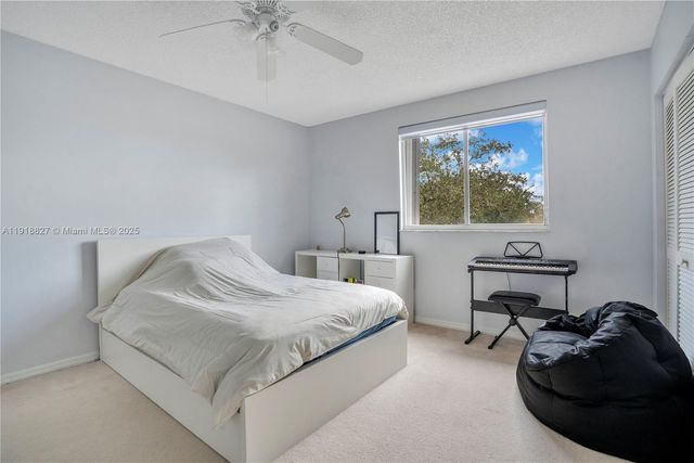 636 Sand Creek Cir, Weston, FL 33327