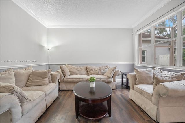 636 Sand Creek Cir, Weston, FL 33327