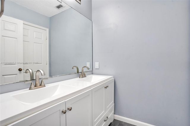 636 Sand Creek Cir, Weston, FL 33327