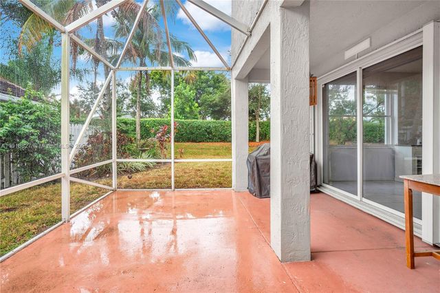 636 Sand Creek Cir, Weston, FL 33327