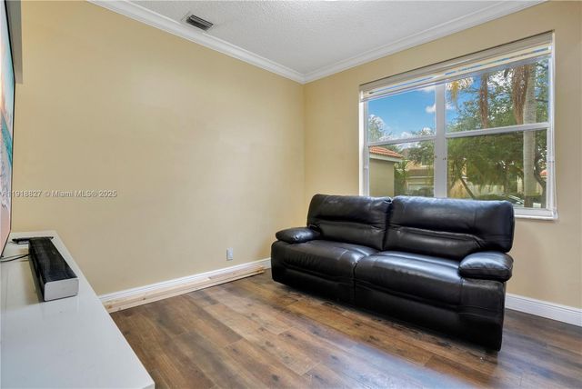 636 Sand Creek Cir, Weston, FL 33327