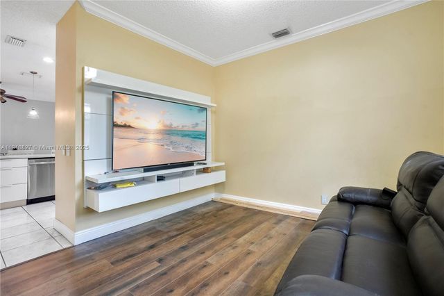 636 Sand Creek Cir, Weston, FL 33327