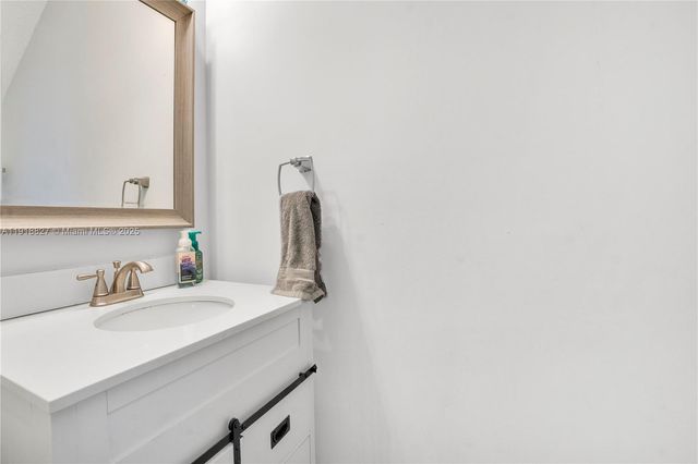 636 Sand Creek Cir, Weston, FL 33327