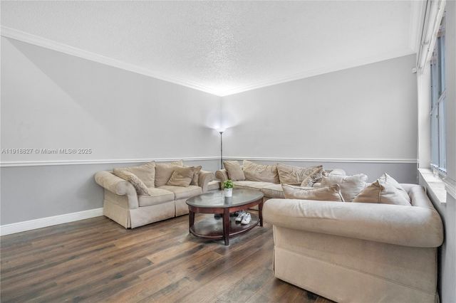 636 Sand Creek Cir, Weston, FL 33327