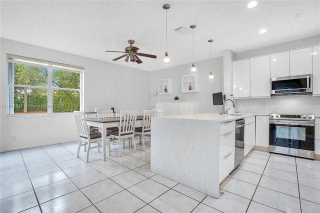 636 Sand Creek Cir, Weston, FL 33327