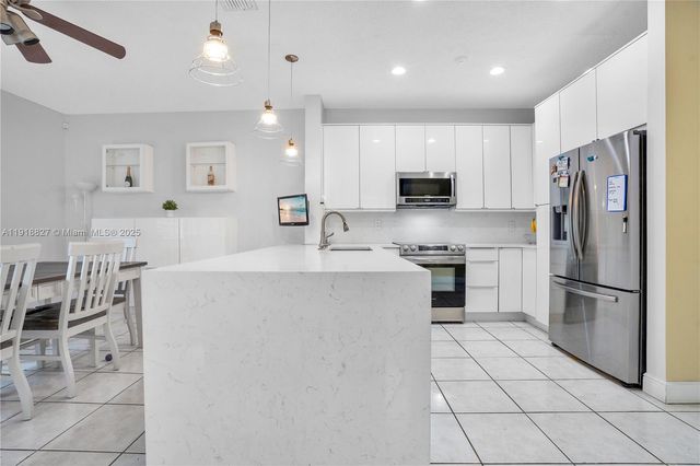 636 Sand Creek Cir, Weston, FL 33327