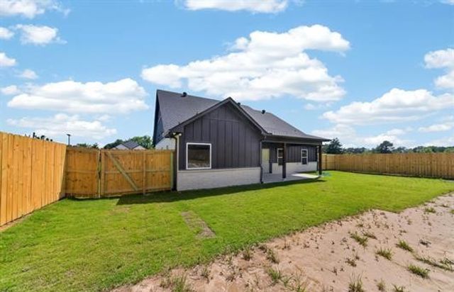 105 W Teal Drive, Troup, TX 75789