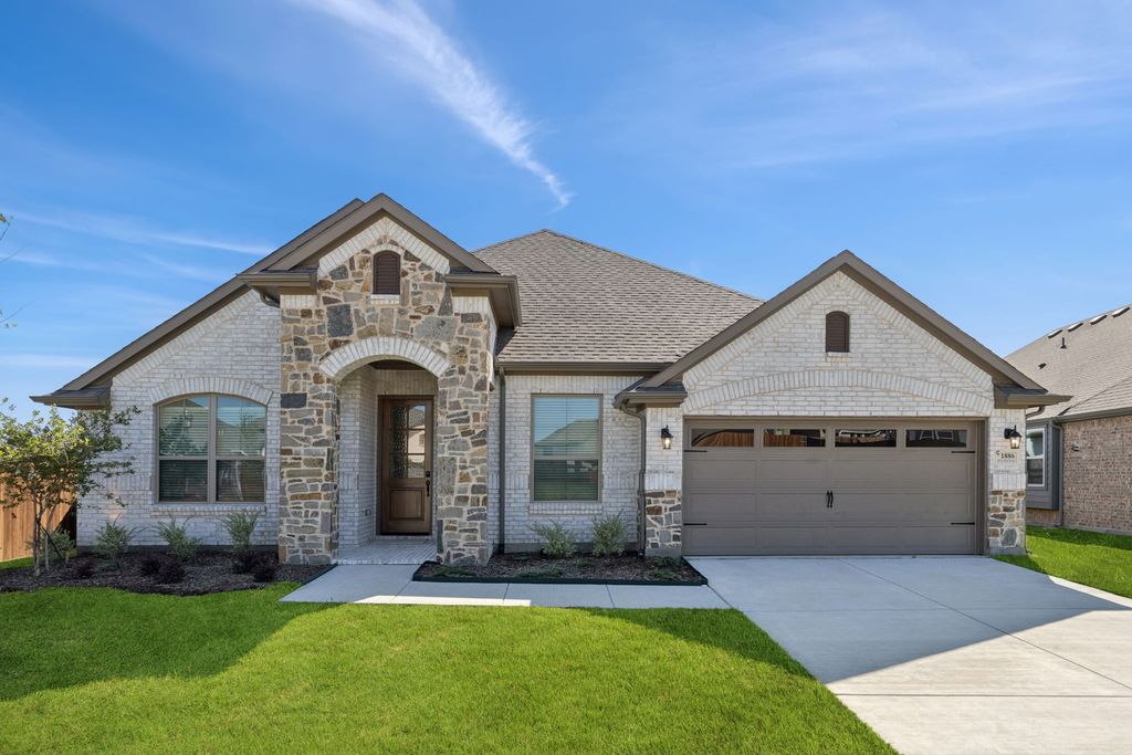 1886 Silver Birch, Waxahachie, TX 75165