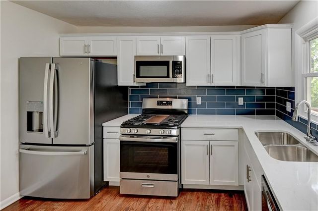 2820 Berry Lane, Independence, MO 64057