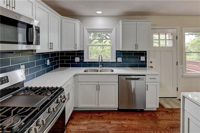 2820 Berry Lane, Independence, MO 64057