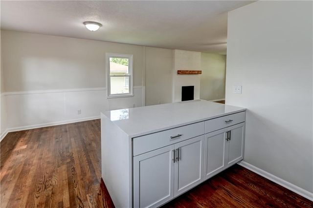 2820 Berry Lane, Independence, MO 64057