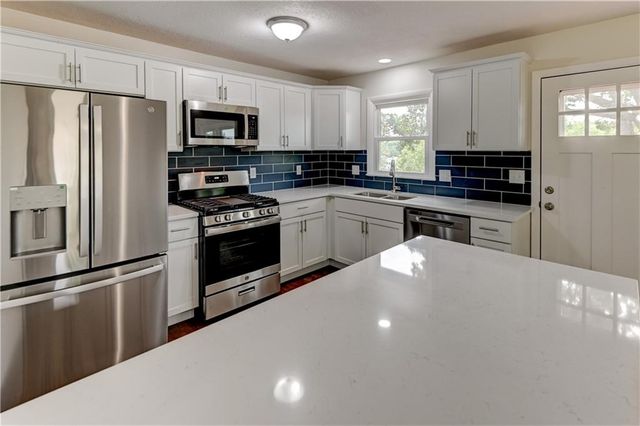 2820 Berry Lane, Independence, MO 64057
