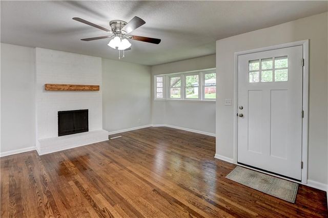 2820 Berry Lane, Independence, MO 64057