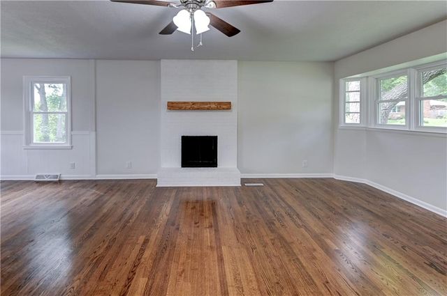 2820 Berry Lane, Independence, MO 64057