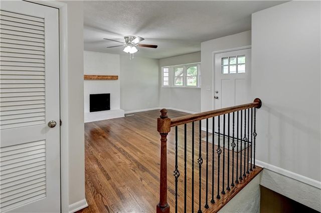2820 Berry Lane, Independence, MO 64057