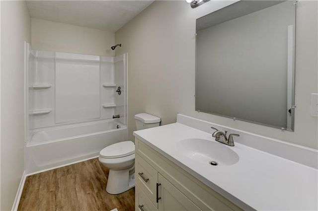 2820 Berry Lane, Independence, MO 64057