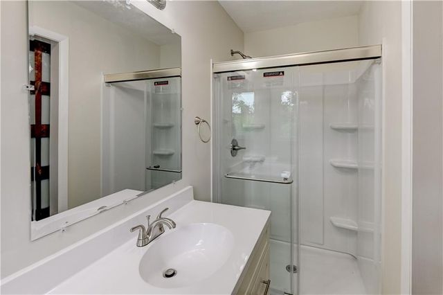2820 Berry Lane, Independence, MO 64057