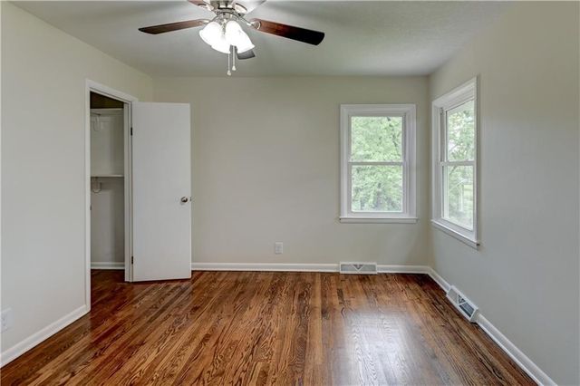 2820 Berry Lane, Independence, MO 64057