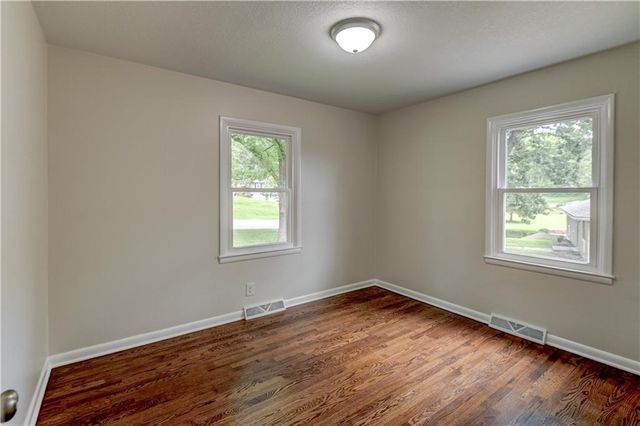 2820 Berry Lane, Independence, MO 64057