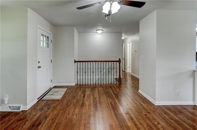 2820 Berry Lane, Independence, MO 64057