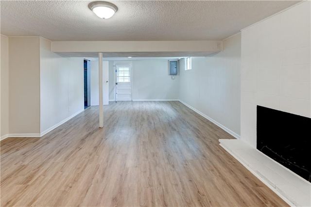 2820 Berry Lane, Independence, MO 64057