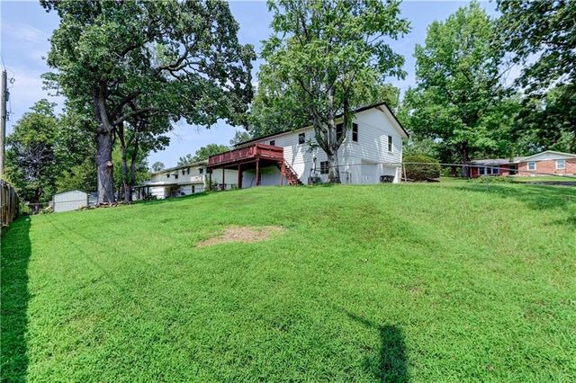 2820 Berry Lane, Independence, MO 64057