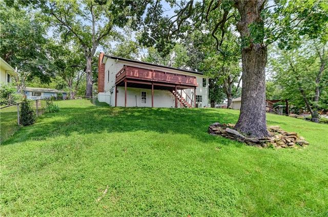 2820 Berry Lane, Independence, MO 64057