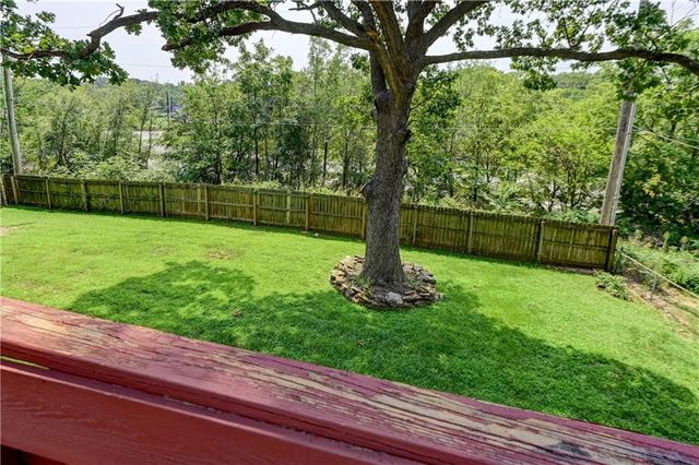 2820 Berry Lane, Independence, MO 64057