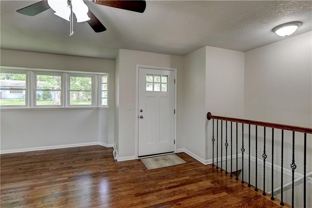 2820 Berry Lane, Independence, MO 64057