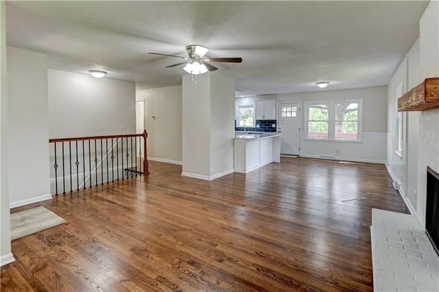 2820 Berry Lane, Independence, MO 64057