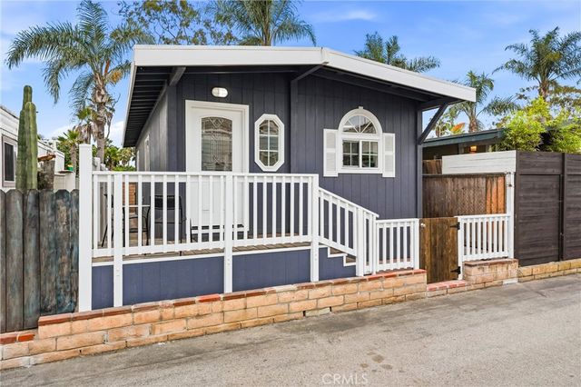 14 Cottonwood Lane, Seal Beach, CA 90740