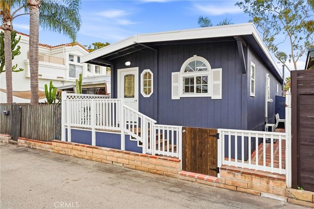 14 Cottonwood Lane, Seal Beach, CA 90740